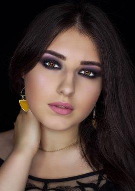 Esmer için profesyonel makyaj