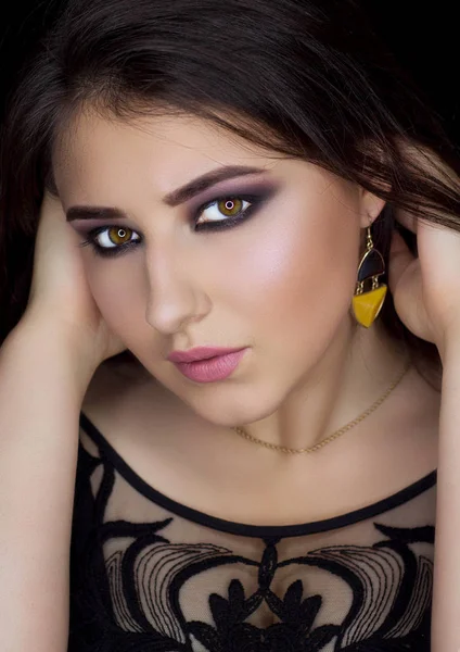 Esmer için profesyonel makyaj