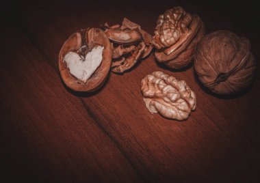 Ceviz. Beyin için vitaminler.