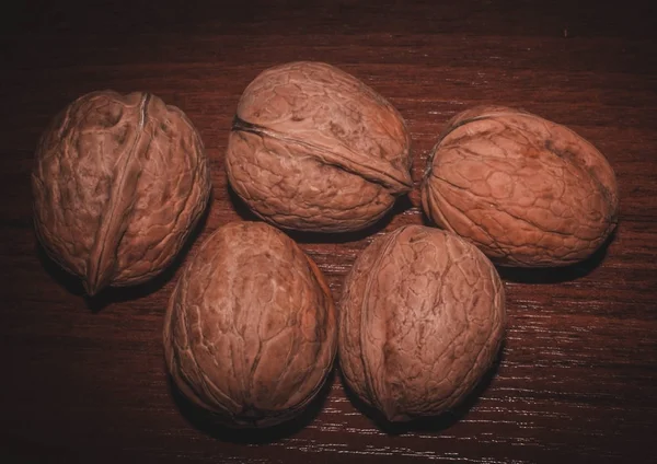 Ceviz. Beyin için vitaminler.