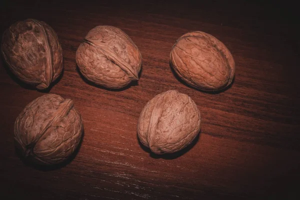 Ceviz. Beyin için vitaminler.