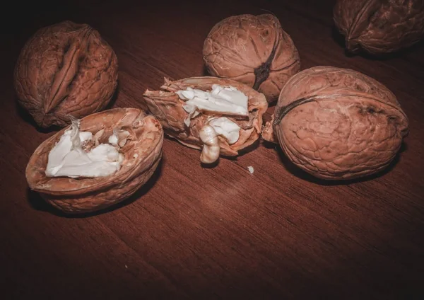 Ceviz. Beyin için vitaminler.