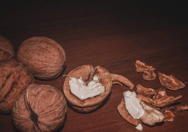 Ceviz. Beyin için vitaminler.