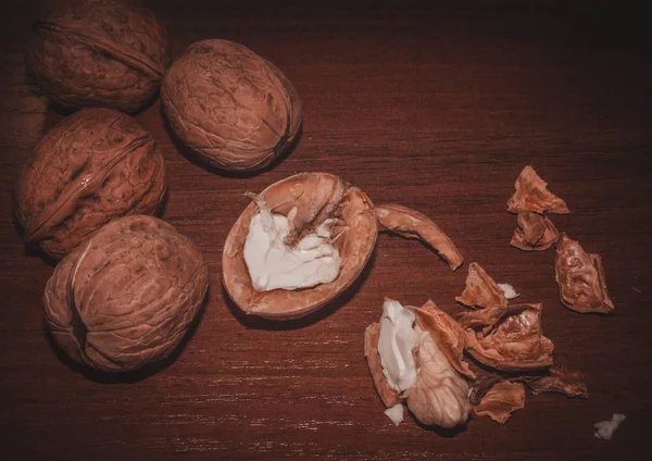 Ceviz. Beyin için vitaminler.