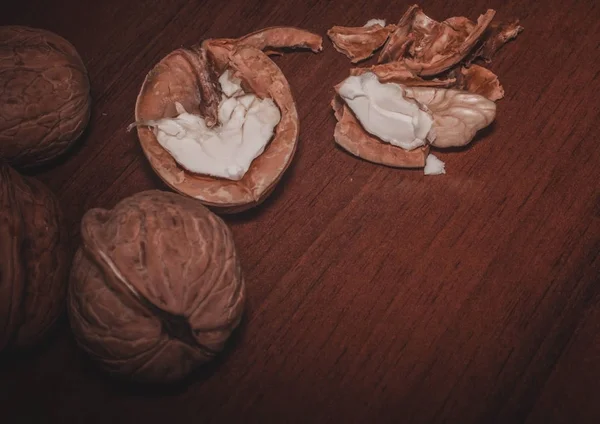 Ceviz. Beyin için vitaminler.