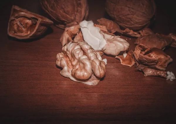 Ceviz. Beyin için vitaminler.