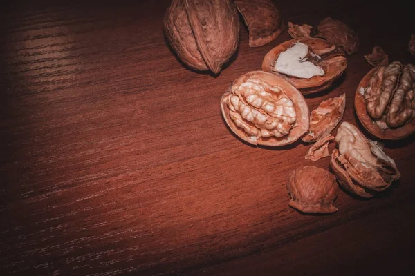 Ceviz. Beyin için vitaminler.