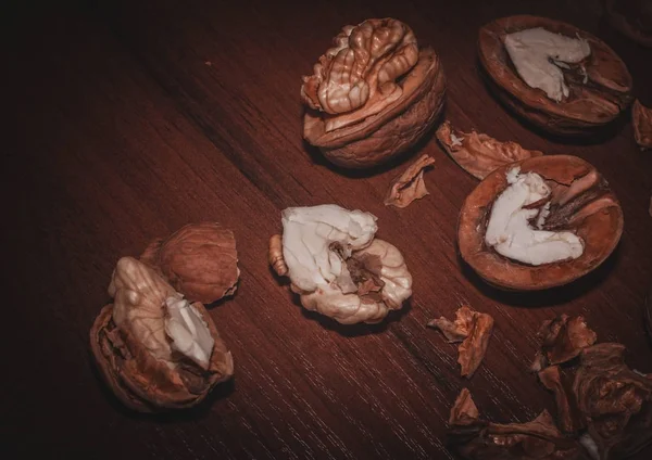 Ceviz. Beyin için vitaminler.