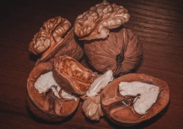 Ceviz. Beyin için vitaminler.