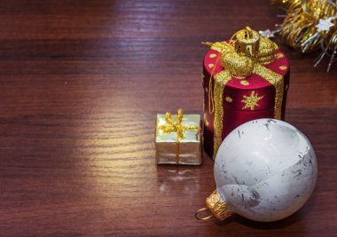 Bir kartpostal ile Noel oyuncaklar için şablon. arka plan.