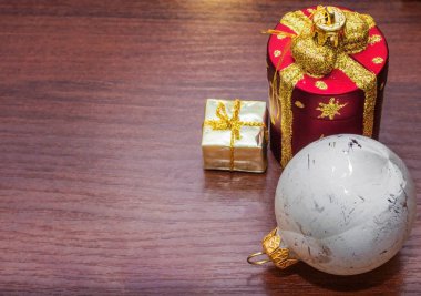 Bir kartpostal ile Noel oyuncaklar için şablon. arka plan.