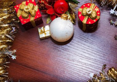 Bir kartpostal ile Noel oyuncaklar için şablon. arka plan.