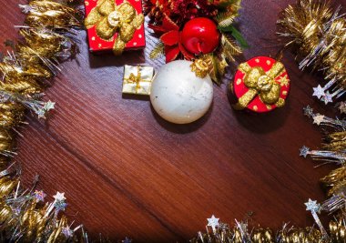 Bir kartpostal ile Noel oyuncaklar için şablon. arka plan.