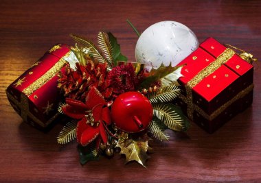 Bir kartpostal ile Noel oyuncaklar için şablon. arka plan.