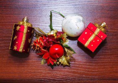 Bir kartpostal ile Noel oyuncaklar için şablon. arka plan.