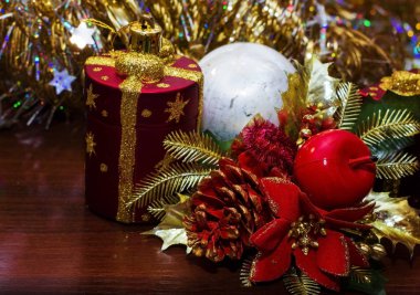 Bir kartpostal ile Noel oyuncaklar için şablon. arka plan.