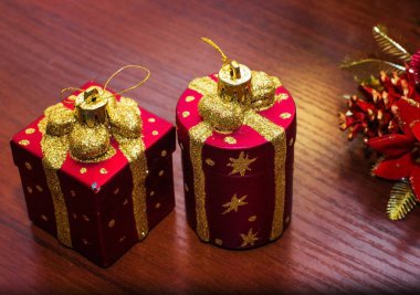 Bir kartpostal ile Noel oyuncaklar için şablon. arka plan.