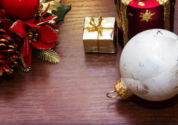 Bir kartpostal ile Noel oyuncaklar için şablon. arka plan.