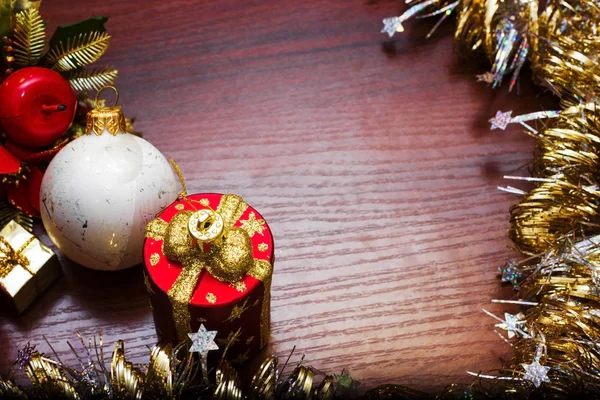 Bir kartpostal ile Noel oyuncaklar için şablon. arka plan.