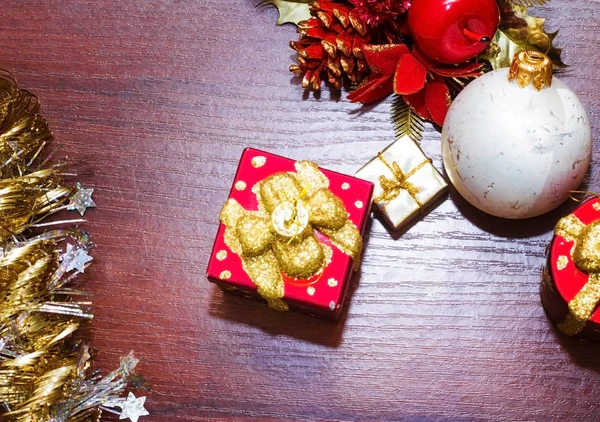 Bir kartpostal ile Noel oyuncaklar için şablon. arka plan.