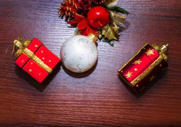 Bir kartpostal ile Noel oyuncaklar için şablon. arka plan.