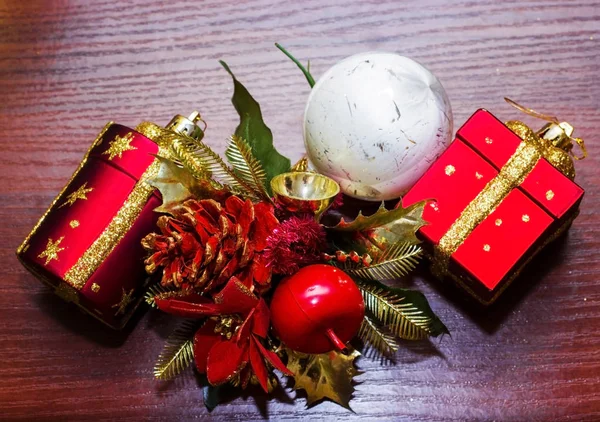 Bir kartpostal ile Noel oyuncaklar için şablon. arka plan.