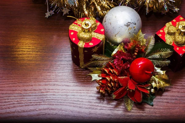 Bir kartpostal ile Noel oyuncaklar için şablon. arka plan.