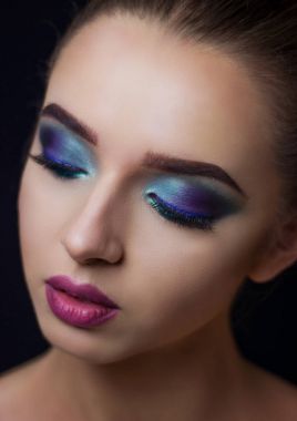 Esmer için profesyonel makyaj