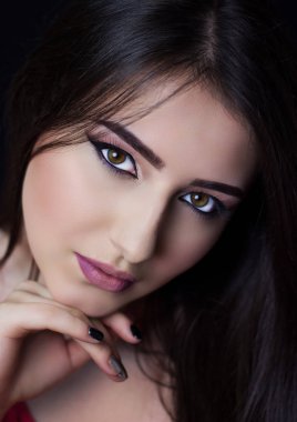 Esmer için profesyonel makyaj