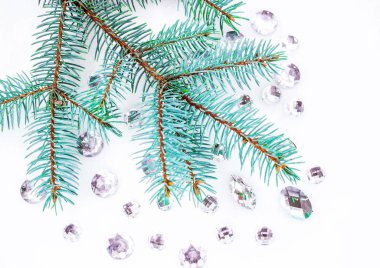 Mavi ladin şube ile dekorasyon için kristalleri.