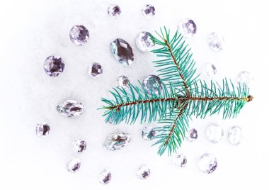 Mavi ladin şube ile dekorasyon için kristalleri.