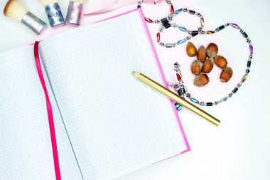 Kadın güzelliğinin öğelerle güzel defter