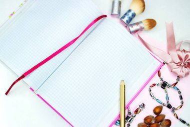 Kadın güzelliğinin öğelerle güzel defter