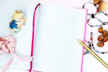 Kadın güzelliğinin öğelerle güzel defter