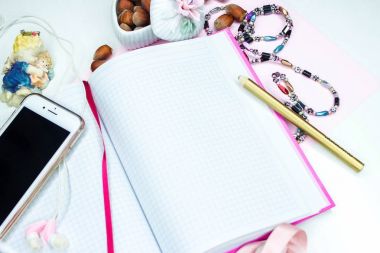 Kadın güzelliğinin öğelerle güzel defter