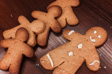 Bir çerez çocuk, tatil için lezzetli bir dekorasyon.