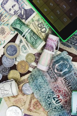 Antik para ve hesap makinesi