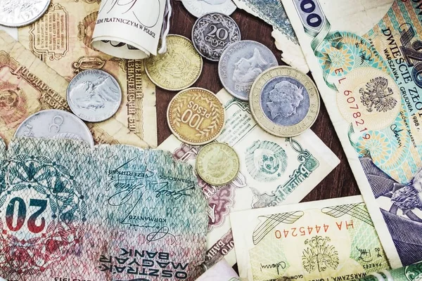 O antigo dinheiro de diferentes países — Fotografia de Stock