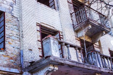 Hotel Ukrayna, eski mimari terk..