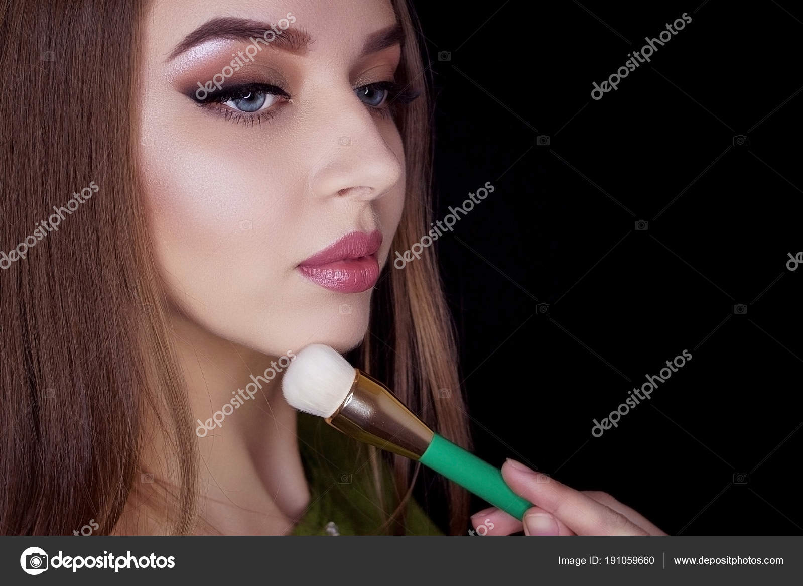 Maquillage Pour Brosse De Maquillage Modele Image Libre De Droit Par Kirilyukrm Yahoo Com C