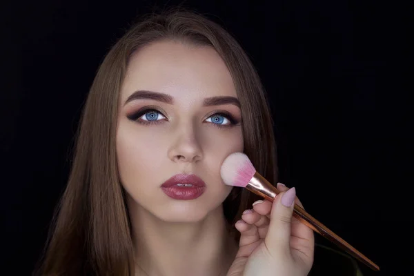 Makeup för modell make-up borste — Stockfoto