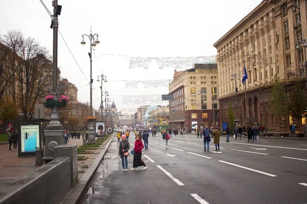 Kiev, Ucrânia - 11 de setembro de 2019: Khreshatyk Street no fim de semana em Kiev . — Fotografia de Stock