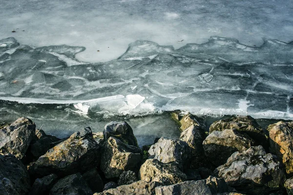 얼어붙은 호수와 루마니아 — 스톡 사진