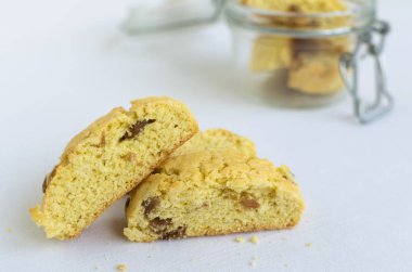 Ev yapımı kuru üzüm kurabiyeleri