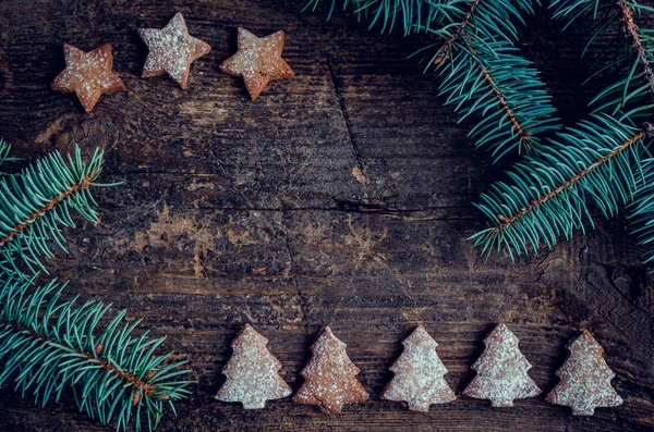 Abeto de Navidad sobre fondo de madera — Foto de Stock