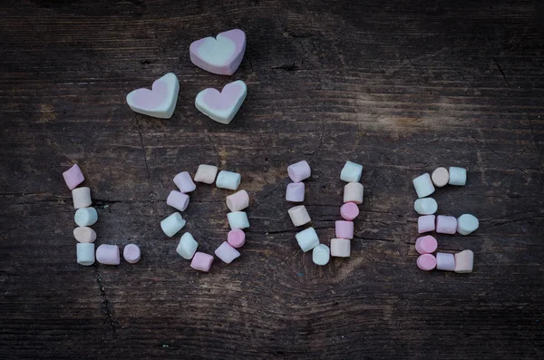 Ordet kärlek från mini marshmallow — Stockfoto