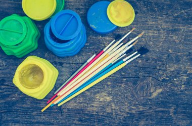 Renk boyalar ile Boya fırçaları