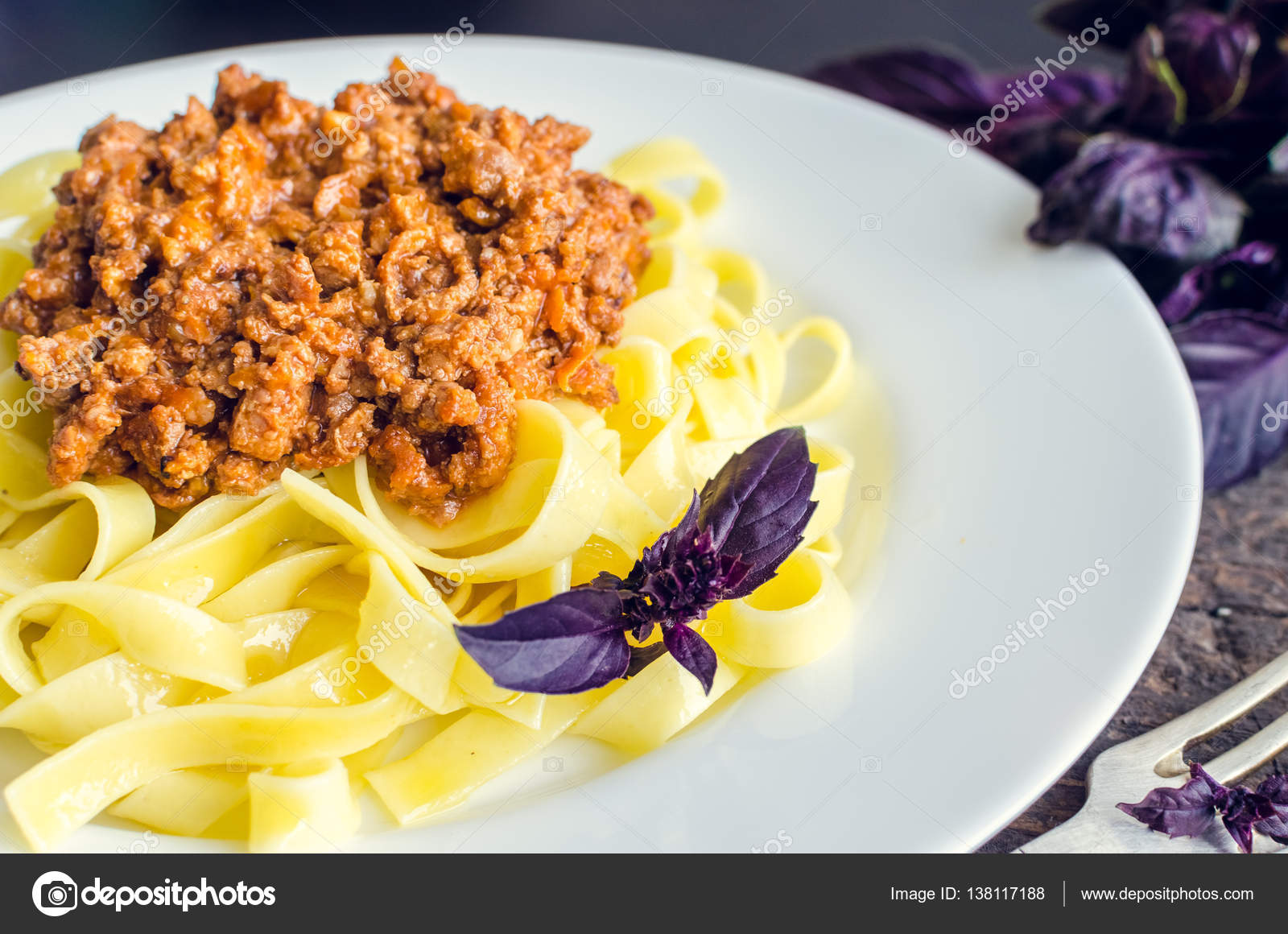 Sığır bolonez soslu spagetti tarifi Sığır bolonez soslu spagetti tarifi