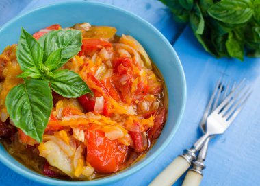 İtalyan peperonata: kavrulmuş dolmalık biber