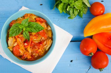 İtalyan peperonata: kavrulmuş dolmalık biber